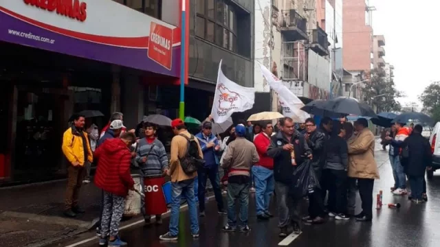 Tarjeta Credimas profundiza su crisis: despidieron casi un centenar de empleados