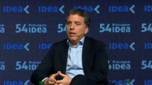 Con el gasto en el nivel más bajo desde 2012, el rojo fiscal cayó 47% desde enero