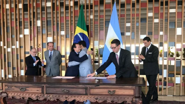 Argentina y Brasil tendrán normativa común para los autos