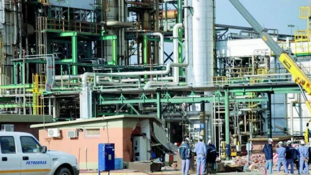 Refinería: tras el acuerdo, no habrá despidos y la empresa volverá a operar