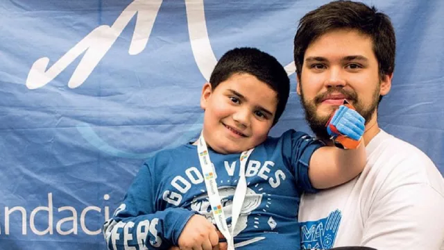 Gino Tubaro y su Atomic Lab entregarán prótesis de manos y brazos impresos en 3D