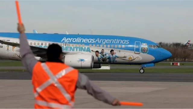 Aerolíneas denunció al gremio de pilotos por emitir mensajes "inapropiados" en pleno vuelo