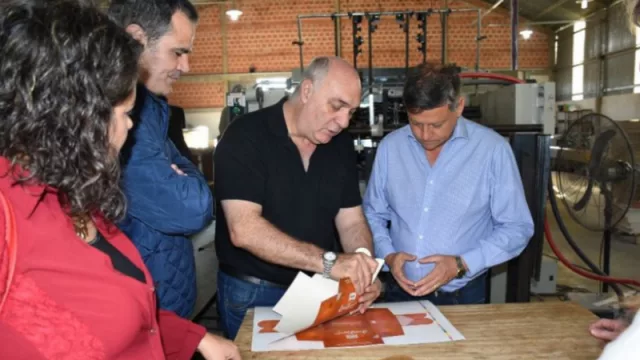 Peppo visitó fábricas en el Parque Industrial: “seguimos apostando a concretar el sueño del Chaco Industrial”
