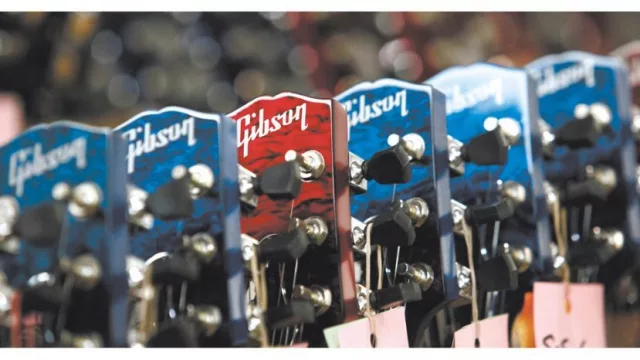 Eric Clapton vaticinó "el fin de la guitarra" y Gibson presentó su quiebra