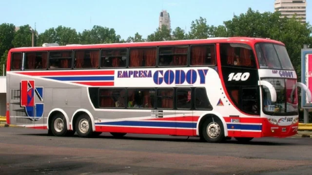 Godoy: hubo acuerdo y la empresa de ómnibus levanto el paro