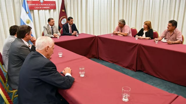 Hubo nuevas reuniones, pero sin avances en el conflicto por el cierre del ingenio San Isidro