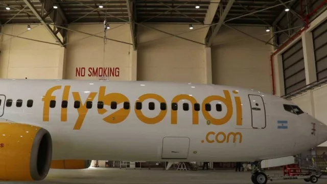 FlyBondi presentó su primer avión con el cual partirá desde Tucumán en 2018