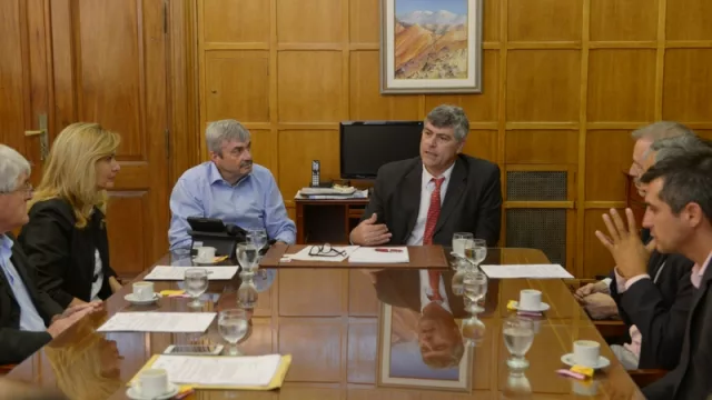 Reunión entre CUE y SUCA para abordar la temática de los controles en ingenios