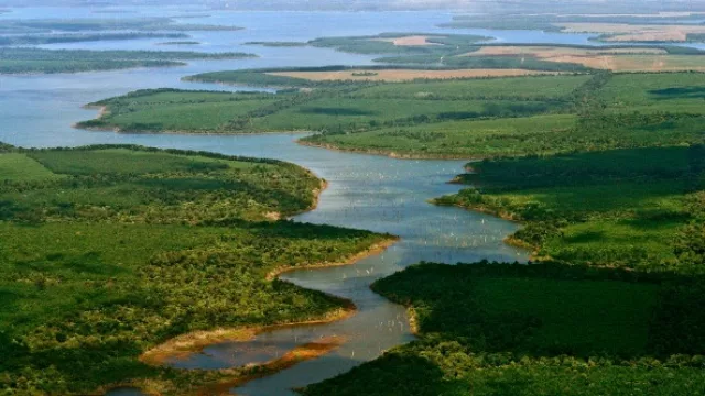 Empresa ecuatoriana de cruceros lanza en el país el primer crucero de lujo que unirá los Esteros del Iberá con las Cataratas