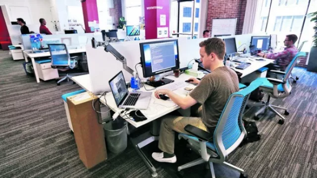 TIC: capacitan a jóvenes en empleos vinculados a las nuevas tecnologías