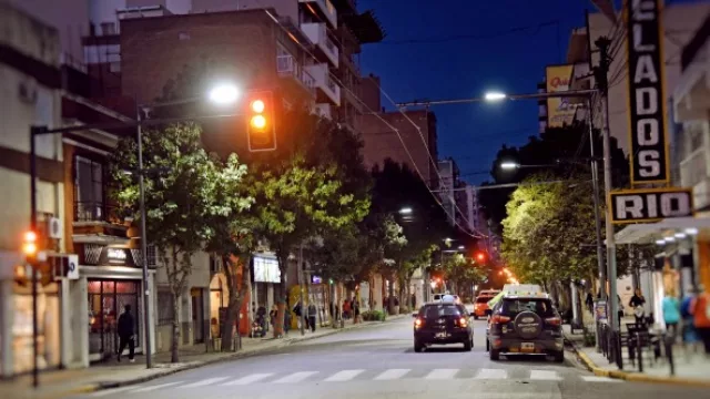 Iluminación led y un sistema de control centralizado para centros comerciales a cielo abierto de Rosario