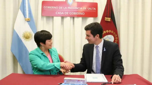 Urtubey firma un preacuerdo con BYD para instalarse en Salta