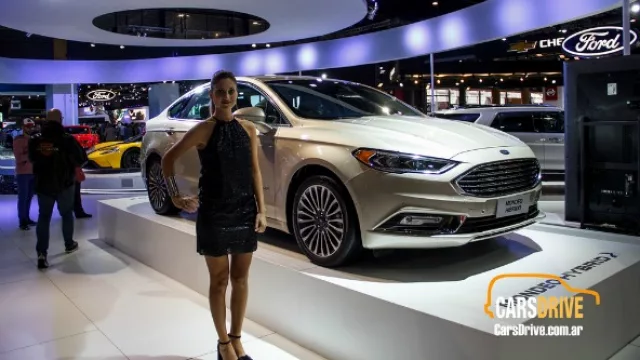 Ford le pone GNC a la Ranger y trae el Mondeo híbrido