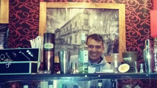 Brindemos por… mejor, Fondo Blanco