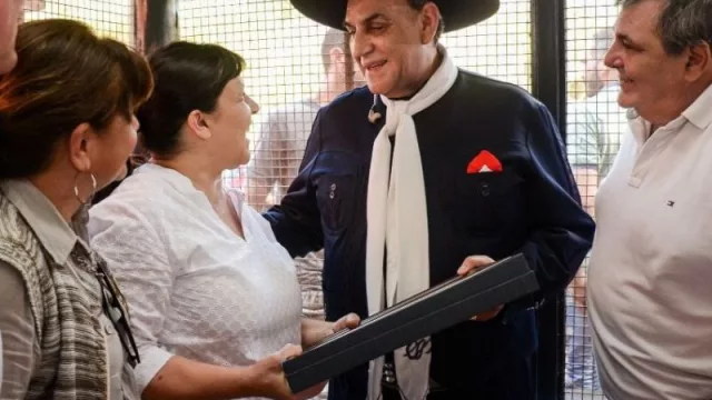 El Poder Legislativo reconoció a El Chaqueño Palavecino en la Cabalgata de la Fe