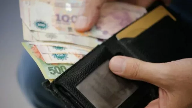 Indec: los salarios aumentaron 6,2% en mayo y siguen por detrás de la inflación