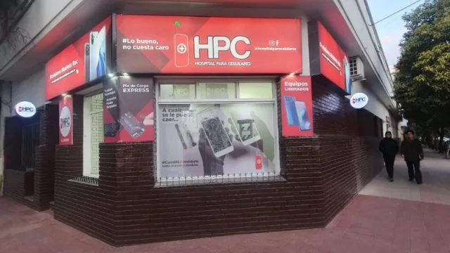 Un nuevo "hospital" busca "pacientes" y franquiciados en Chaco: cómo funciona Hospital para Celulares