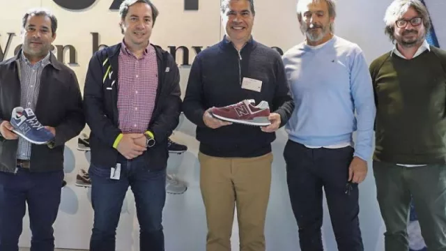 Llega la primer fábrica de zapatillas New Balance al Chaco