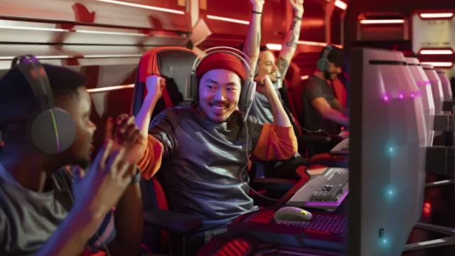 Evnia, los nuevos monitores gamer de Philips (la luz como protagonista)