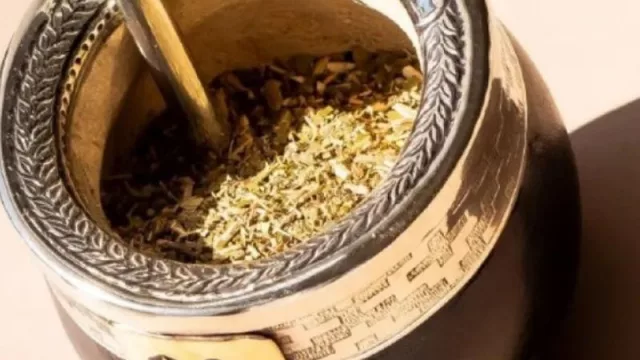 Mates correntinos al mundial (con paye añadido, quien sabe, puede ser el año que cambien los mates por la copa)