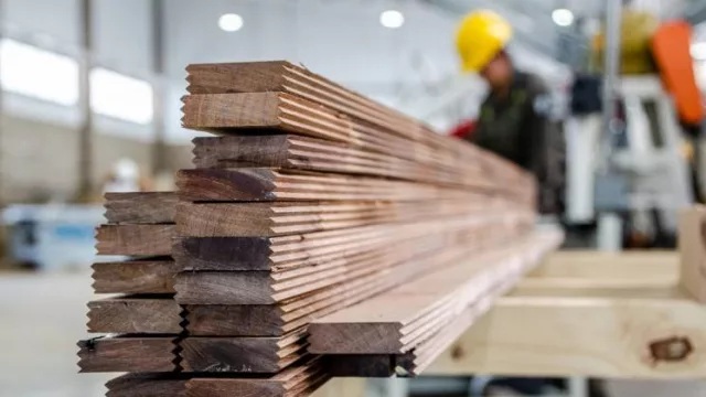 Chaco produce el primer lote de tableros alistonado de madera nativa