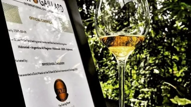 Y la ganadora es… ¡Brysconsult! La bodega misionera de hidromiel fue galardonada (con una medalla de oro) en Francia