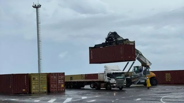 El puerto de Posadas suma más actividad con la exportación de madera de una empresa correntina