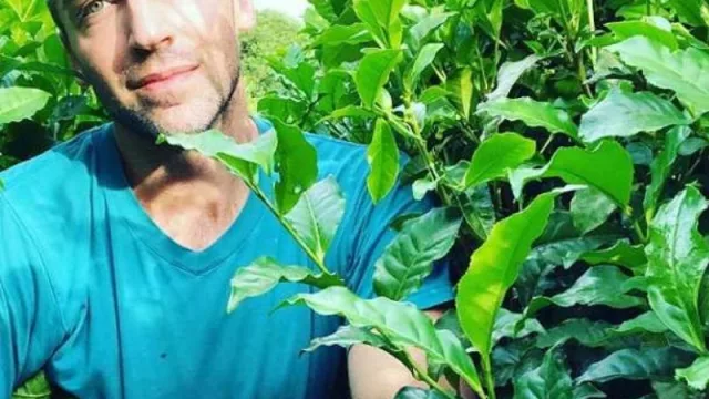 El mayor especialista de tés en la Argentina disertará en la Facultad de Ciencias Agrarias  (él es Ryan Hollibaugh, co fundador de la academia asiática más grande de Sudamérica)