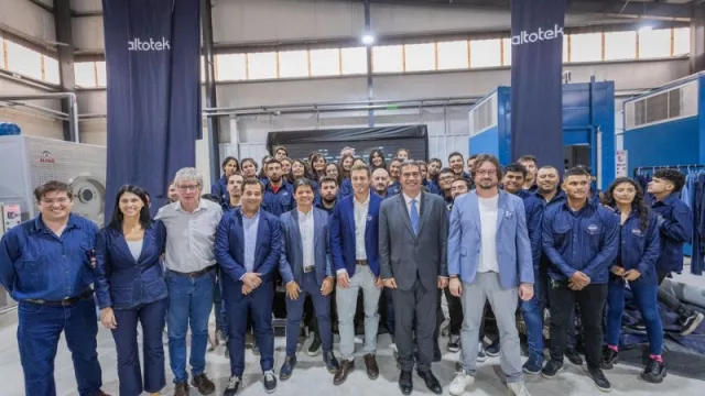 Inauguraron la Planta Textil Altotek (confección de prendas de vestir en denim)