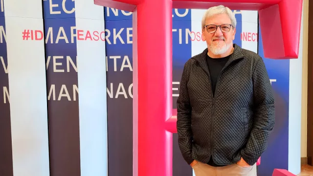 ¿Cómo nos enamoramos de una marca si estamos expuestos a unas 5.000 por día? Marcelo Ghio lo explica