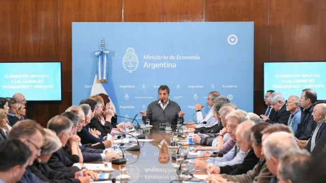 Impuesto a las Ganancias, liquidación de sueldos y una reunión clave en Economía