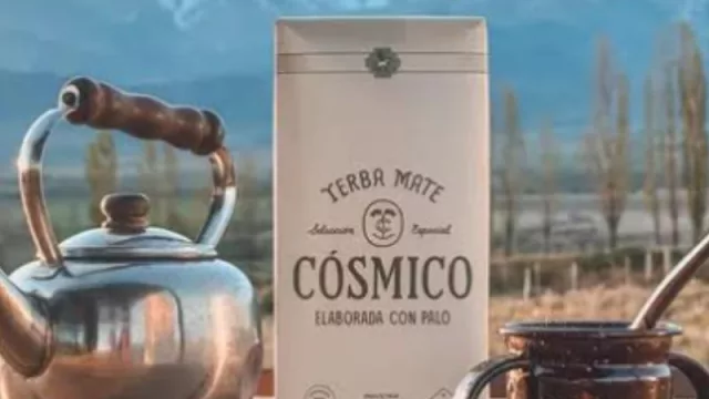 Ya está a la venta la yerba Cósmico (de los influencers, Samantha Trottier y Hernán Regiardo)