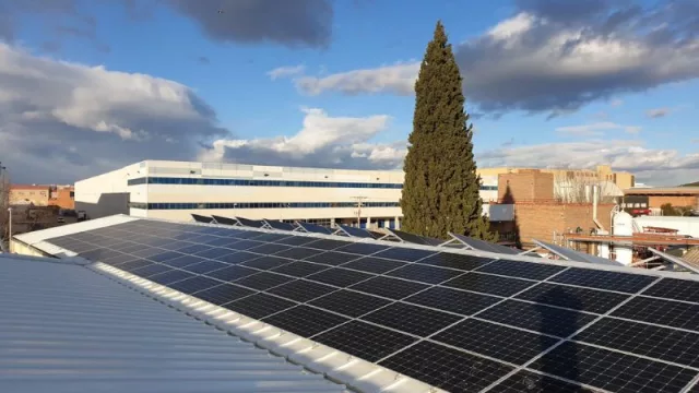 En 2023 se instalaron en España 1.706 MW de autoconsumo fotovoltaico (y el autoconsumo industrial fue el que más creció el pasado año)