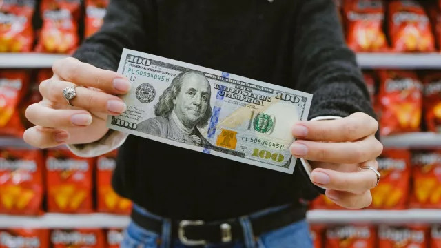 El sobreprecio de los alimentos: dólar, impuestos y la jugada del Gobierno para los importados