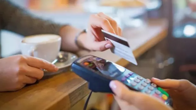 Empresarios gastronómicos preocupados por el impacto de la nueva normativa sobre propinas electrónicas