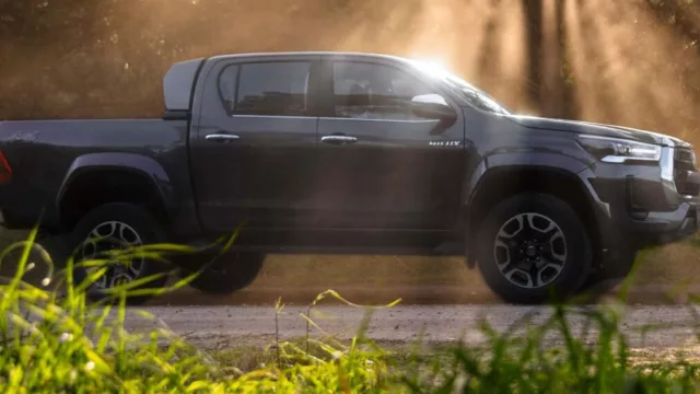 Tras la modificación de precios esto es lo que saldrá la Toyota Hilux en septiembre