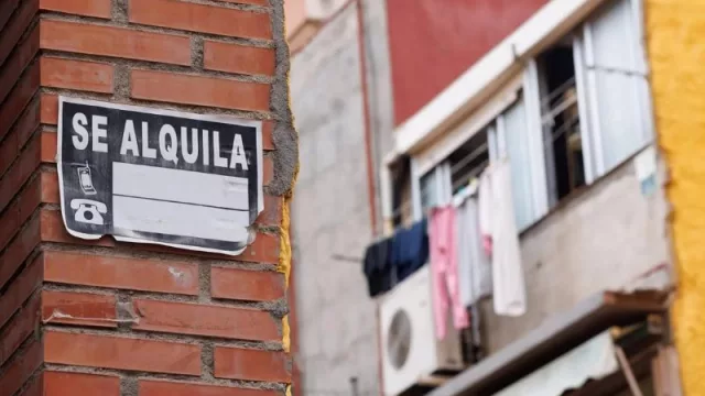 Una habitación en Madrid ha costado de media en agosto 552 euros (un 70% más que en agosto de 2015, cuando costada 324 euros)