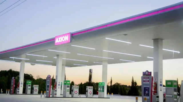 Axion llegó a Puerto Tirol (inauguración de una nueva estación de servicio)