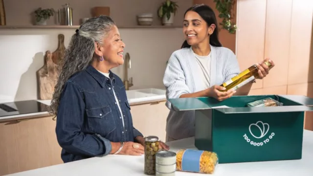 Too Good To Go lanza 'Cajas Despensa', una solución a domicilio para salvar el excedente de comida de grandes marcas (y evitar desperdicio)