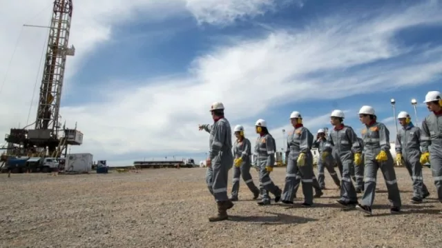 Neuquén otorga a PAE e YPF la primera prórroga en Vaca Muerta