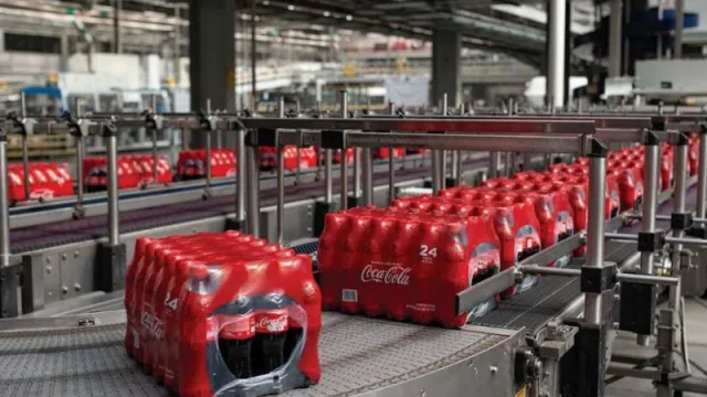 El sistema Coca-Cola anuncia que invertirá US$ 1.400 millones en Argentina, pero no aclara dónde ni para qué (cómo es el mapa de la marca en Argentina)