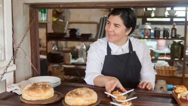 Del sur al monte: la chef chaqueña que vuelve con todo y reabre el restaurante más auténtico del Chaco (cazuela, campo y corazón)