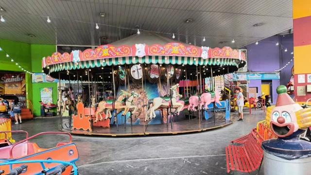 ¡Sigue girando! La histórica calesita ya tiene nueva casa (y está ubicado en la Costanera de Vaqueros)