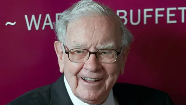 Warren Buffett: sucesión, pérdida millonaria hoy, y estrategia a corto plazo (el legado que redefine el futuro de Berkshire Hathaway)