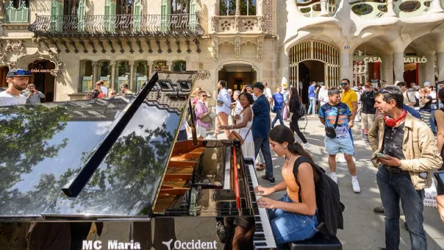 “Barcelona se llena de pianos” llega a nuevos rincones de la ciudad en esta edición
