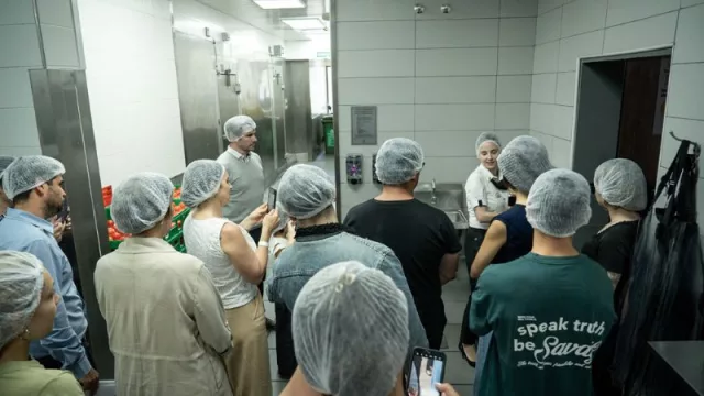 Puertas abiertas, confianza ganada: una estrategia que convierte procesos en reputación (la transparencia refuerza la fidelidad a la marca)