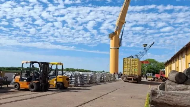 Aumenta la actividad exportadora del norte: Barranqueras despachó carbón chaqueño a Estados Unidos