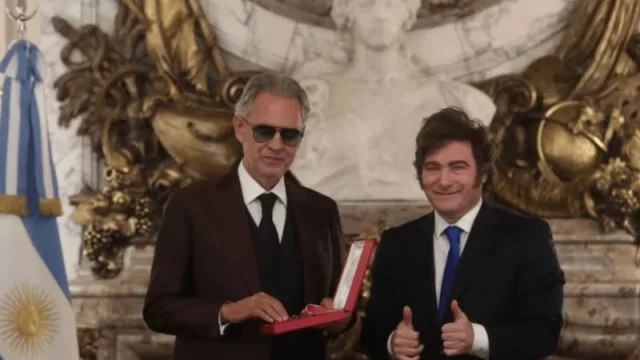 Andrea Bocelli en condecorado en Casa Rosada, por el presidente Milei (Arg): Un encuentro que trasciende fronteras y culturas