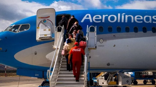 Cuando la felicidad despega: Coca-Cola y Aerolíneas Argentinas reeditan una alianza que busca emocionar a cada pasajero