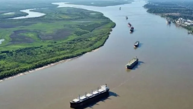 Logística, poder regional y costos del comercio (la licitación de la hidrovía que tensiona la economía y la diplomacia del Cono Sur)